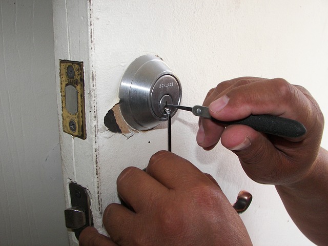 How Does A Locksmith Open A Locked Door Without A Key?